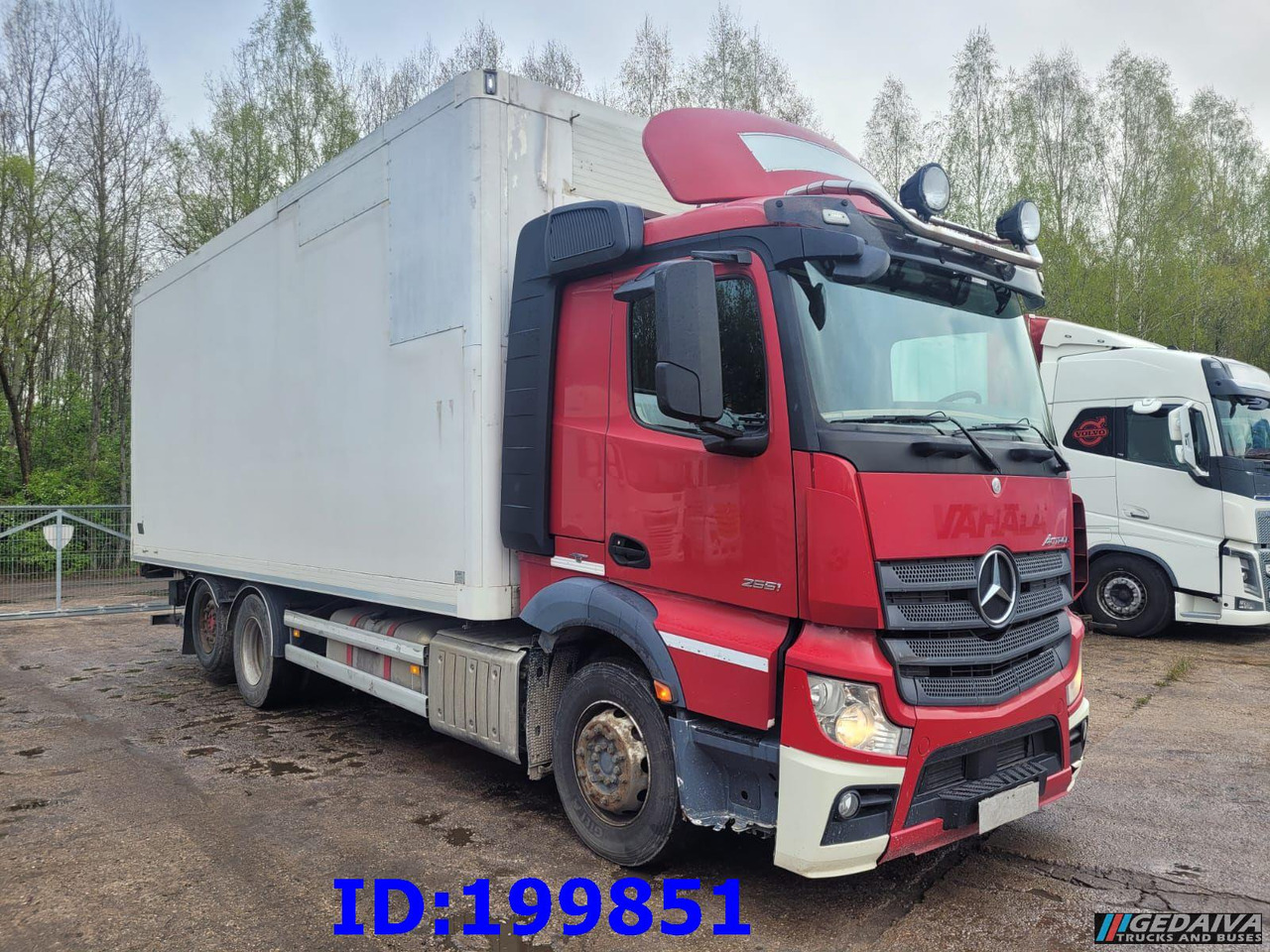 MERCEDES-BENZ Actros 2551 6x2 Euro5 - Dobozos felépítményű teherautó: 3 kép. MERCEDES-BENZ Actros 2551 6x2 Euro5 - Dobozos felépítményű teherautó: 3 kép.