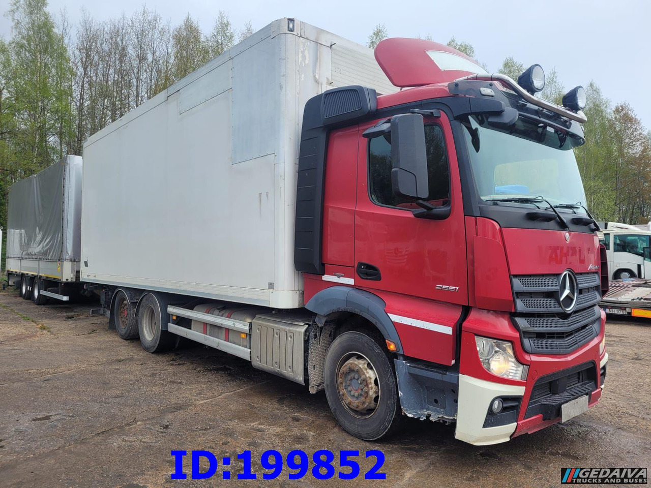 MERCEDES-BENZ Actros 2551 6x2 Euro5 + tilt trailer - Dobozos felépítményű teherautó: 1 kép. MERCEDES-BENZ Actros 2551 6x2 Euro5 + tilt trailer - Dobozos felépítményű teherautó: 1 kép.