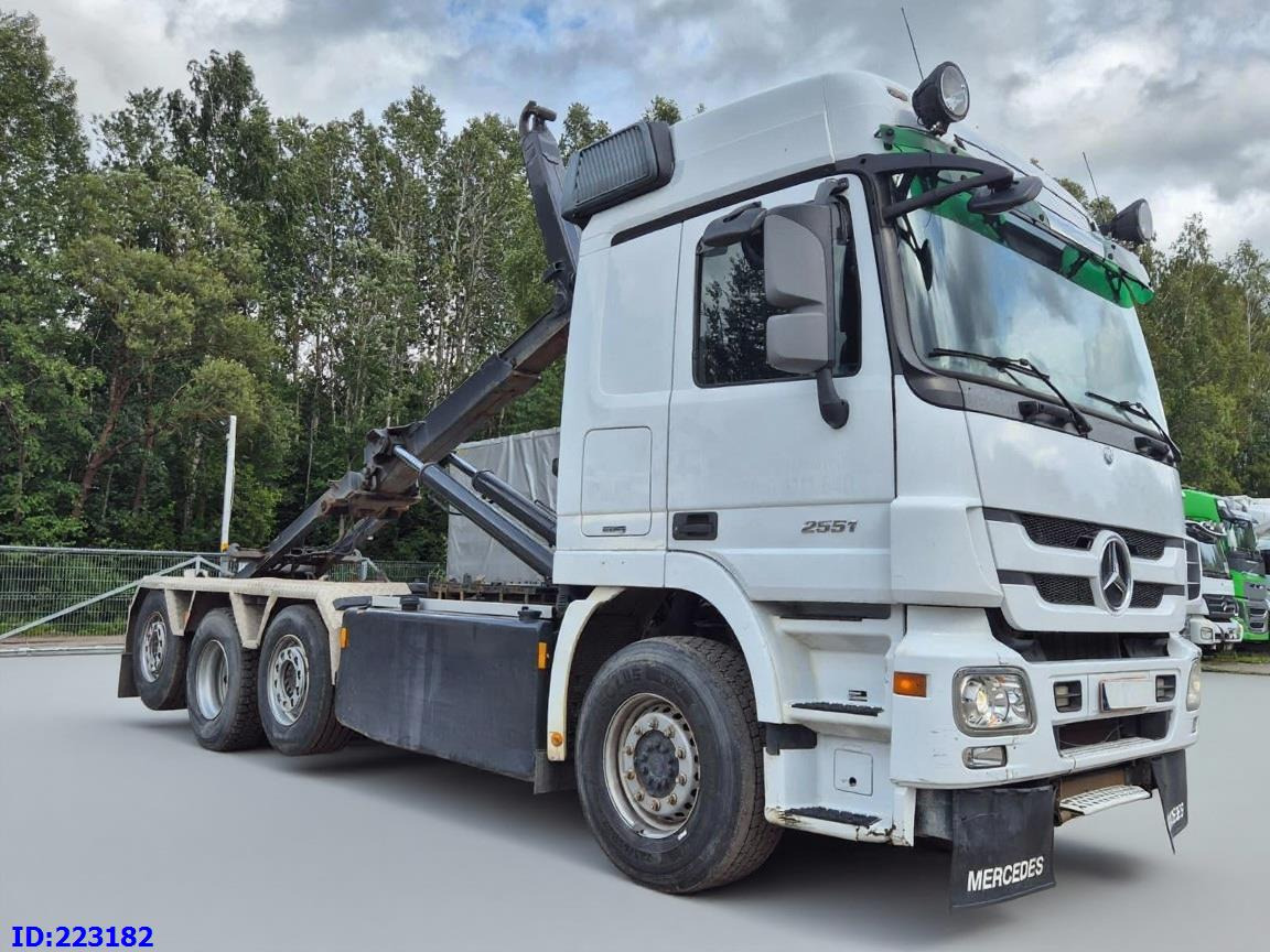 MERCEDES-BENZ Actros 2551 8x2 V8 Retarder - Horgos rakodó teherautó: 1 kép. MERCEDES-BENZ Actros 2551 8x2 V8 Retarder - Horgos rakodó teherautó: 1 kép.