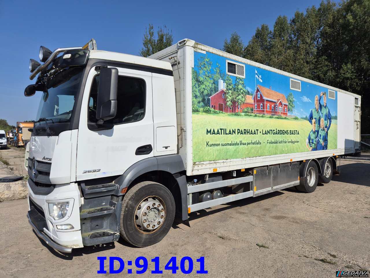 MERCEDES-BENZ Antos 2532 - 6x2 - Euro 6 - Animal transport - Állatszállító teherautó: 1 kép. MERCEDES-BENZ Antos 2532 - 6x2 - Euro 6 - Animal transport - Állatszállító teherautó: 1 kép.