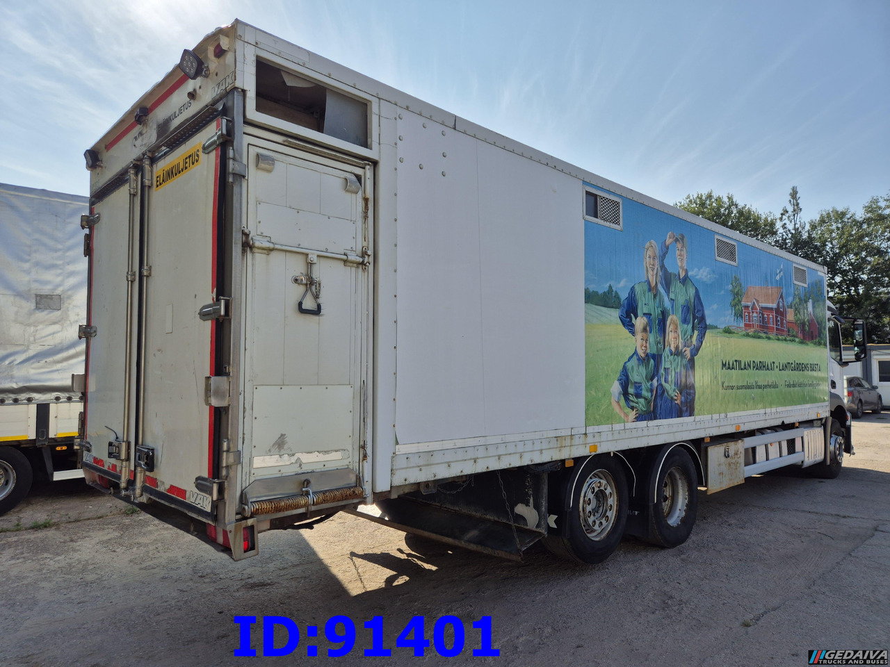 MERCEDES-BENZ Antos 2532 - 6x2 - Euro 6 - Animal transport - Állatszállító teherautó: 5 kép. MERCEDES-BENZ Antos 2532 - 6x2 - Euro 6 - Animal transport - Állatszállító teherautó: 5 kép.