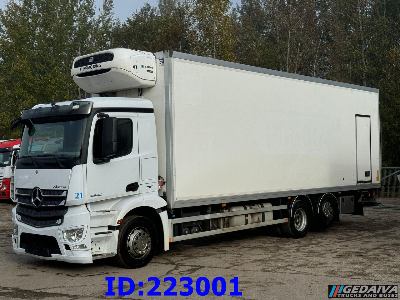 MERCEDES-BENZ Antos 2540 6x2 Euro6 - Hűtős teherautó: 1 kép. MERCEDES-BENZ Antos 2540 6x2 Euro6 - Hűtős teherautó: 1 kép.