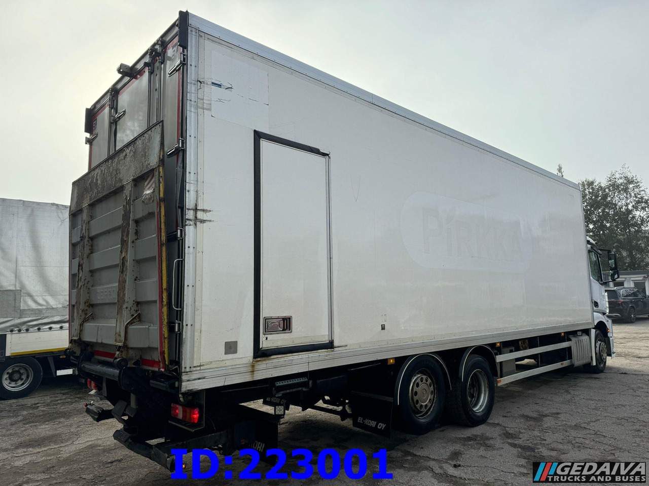 MERCEDES-BENZ Antos 2540 6x2 Euro6 - Hűtős teherautó: 4 kép. MERCEDES-BENZ Antos 2540 6x2 Euro6 - Hűtős teherautó: 4 kép.