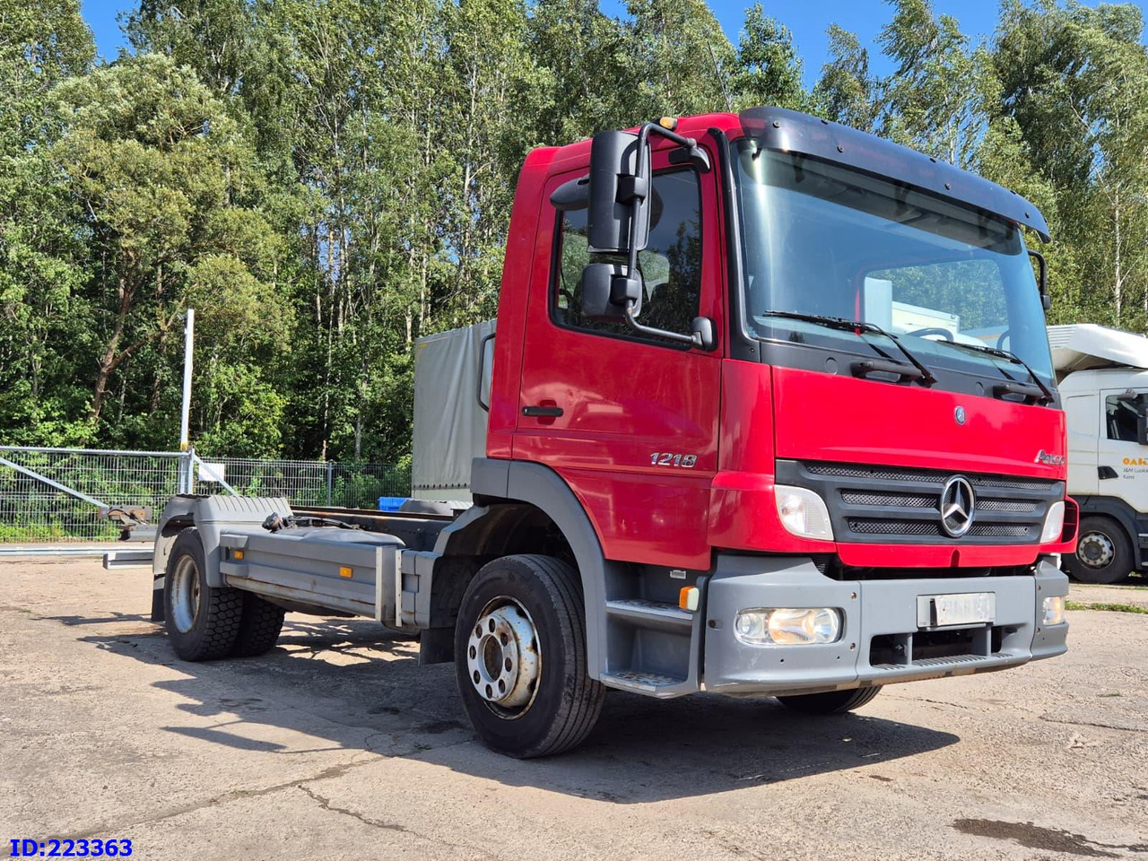 MERCEDES-BENZ Atego 1218 - Full steel - Manual (3 seats) - Alvaz teherautó: 2 kép. MERCEDES-BENZ Atego 1218 - Full steel - Manual (3 seats) - Alvaz teherautó: 2 kép.