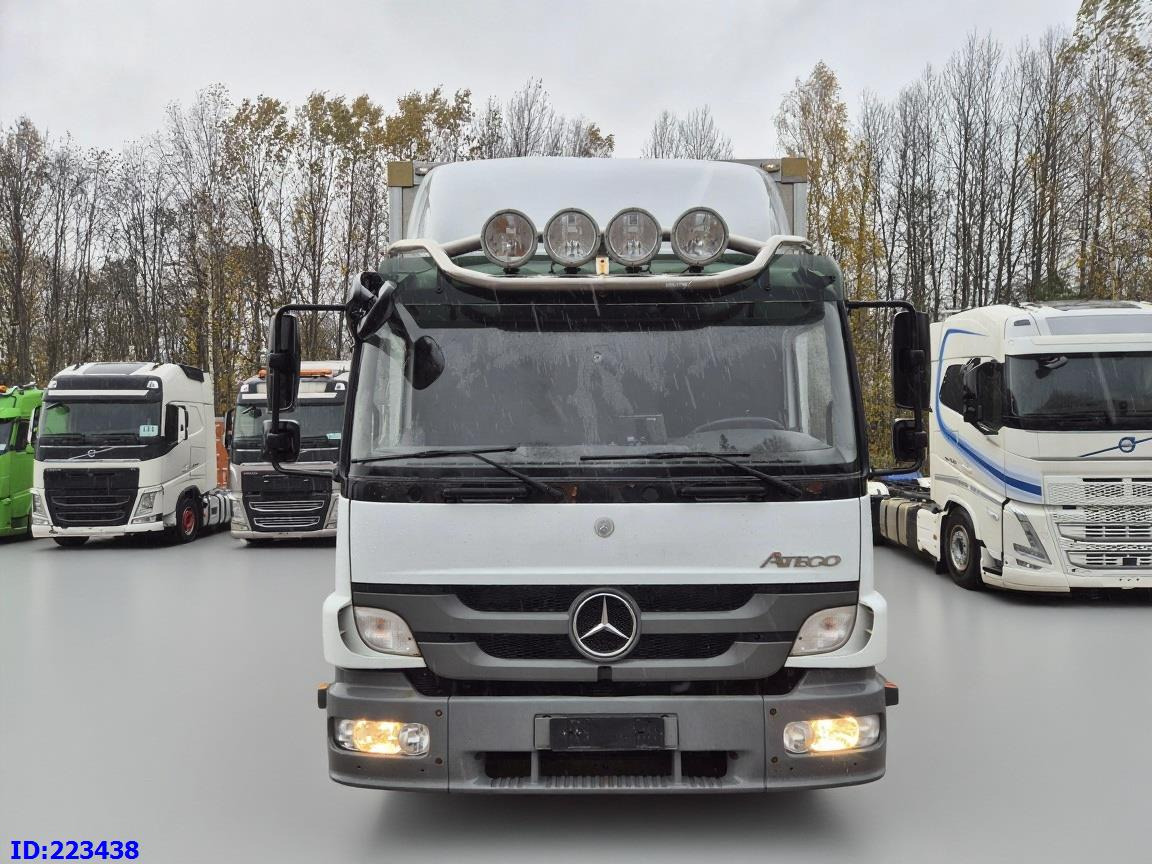 MERCEDES-BENZ Atego 1222 - Dobozos felépítményű teherautó: 2 kép. MERCEDES-BENZ Atego 1222 - Dobozos felépítményű teherautó: 2 kép.