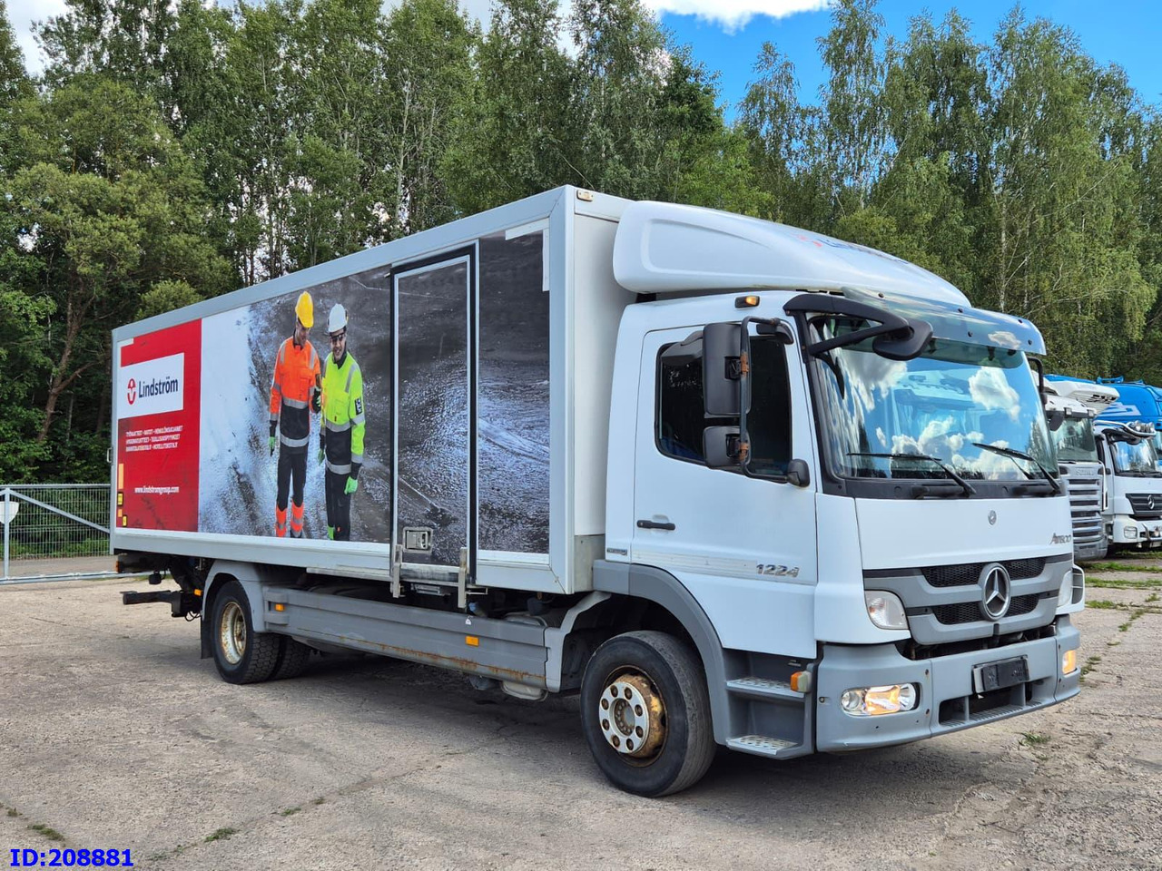 MERCEDES-BENZ Atego 1224 - Dobozos felépítményű teherautó: 4 kép. MERCEDES-BENZ Atego 1224 - Dobozos felépítményű teherautó: 4 kép.