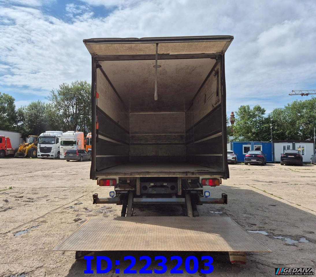 MERCEDES-BENZ Atego 818 4x2 Euro5 Manual - Dobozos felépítményű teherautó: 5 kép. MERCEDES-BENZ Atego 818 4x2 Euro5 Manual - Dobozos felépítményű teherautó: 5 kép.