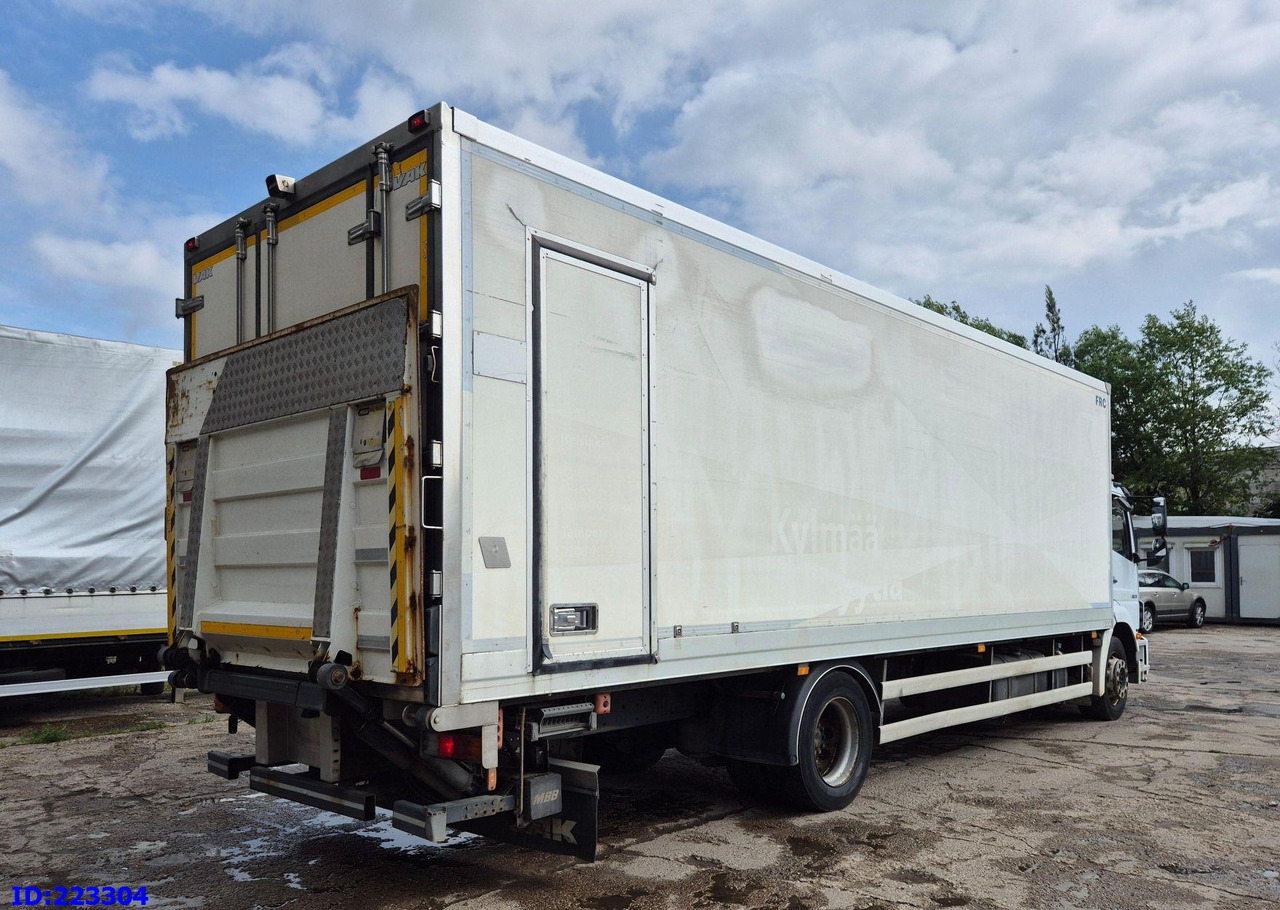 MERCEDES-BENZ Axor 1829 Euro5 - Hűtős teherautó: 5 kép. MERCEDES-BENZ Axor 1829 Euro5 - Hűtős teherautó: 5 kép.