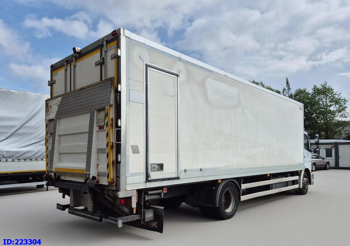 MERCEDES-BENZ Axor 1829 Euro5 - Hűtős teherautó: 5 kép. MERCEDES-BENZ Axor 1829 Euro5 - Hűtős teherautó: 5 kép.