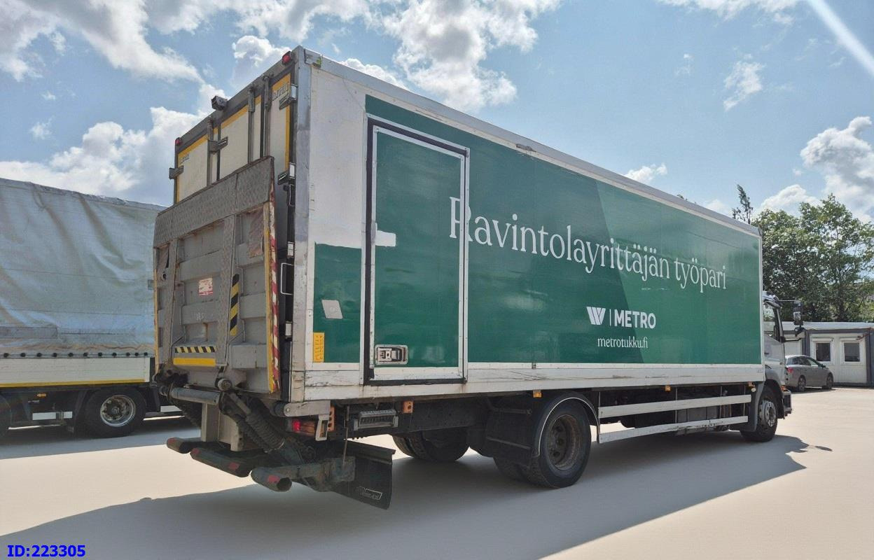 MERCEDES-BENZ Axor 1829 Euro5 Manual + Tail lift - Hűtős teherautó: 5 kép. MERCEDES-BENZ Axor 1829 Euro5 Manual + Tail lift - Hűtős teherautó: 5 kép.