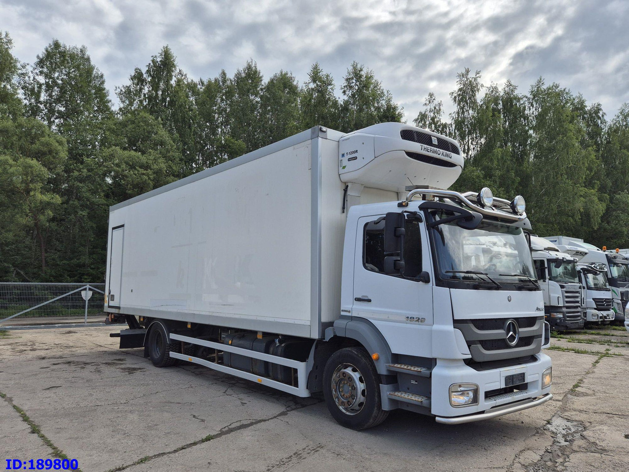 MERCEDES-BENZ Axor 1829 Euro5 Manual + Tail lift - Hűtős teherautó: 4 kép. MERCEDES-BENZ Axor 1829 Euro5 Manual + Tail lift - Hűtős teherautó: 4 kép.