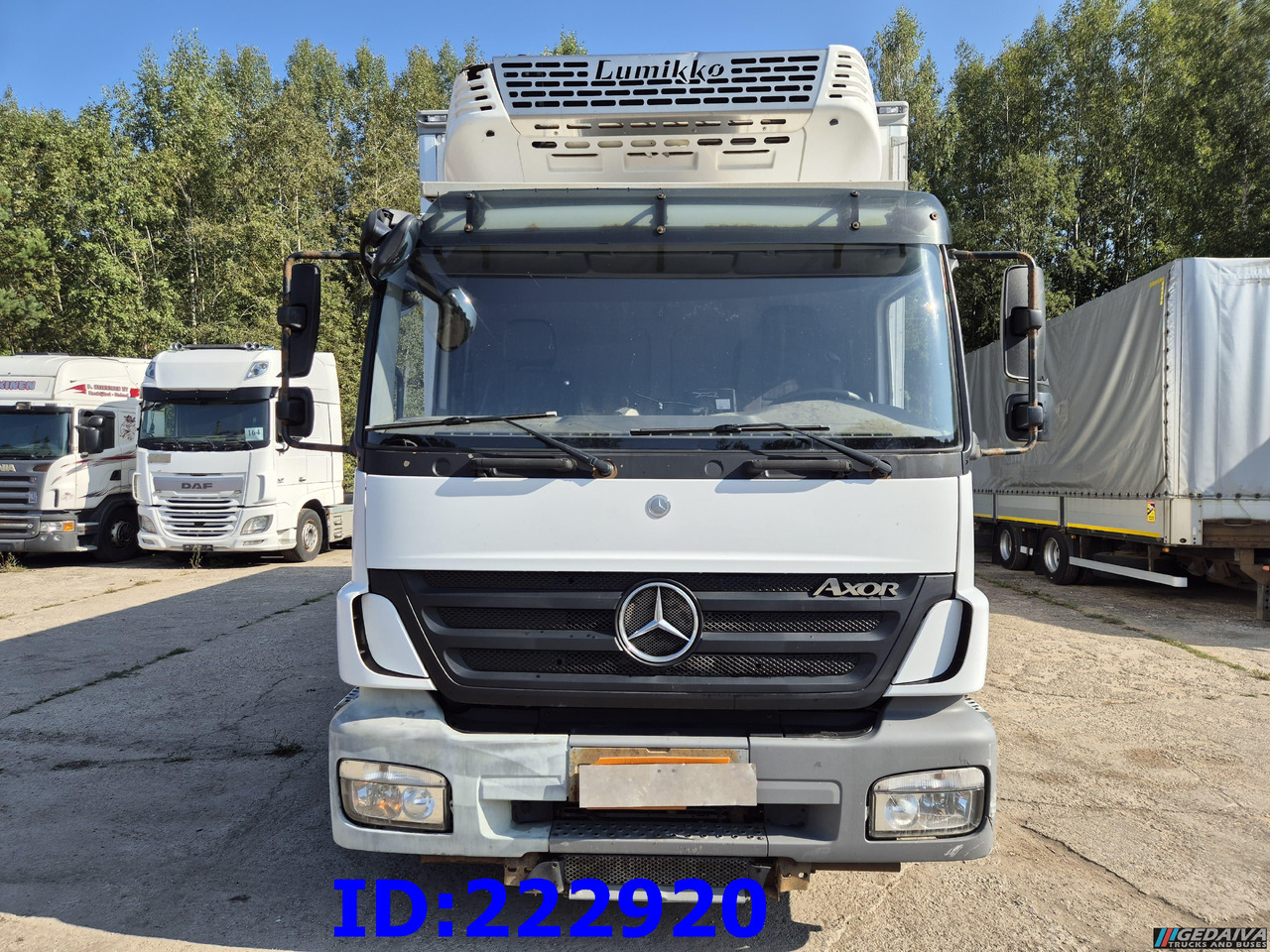 MERCEDES-BENZ Axor 1829 Manual + Tail lift - Hűtős teherautó: 2 kép. MERCEDES-BENZ Axor 1829 Manual + Tail lift - Hűtős teherautó: 2 kép.