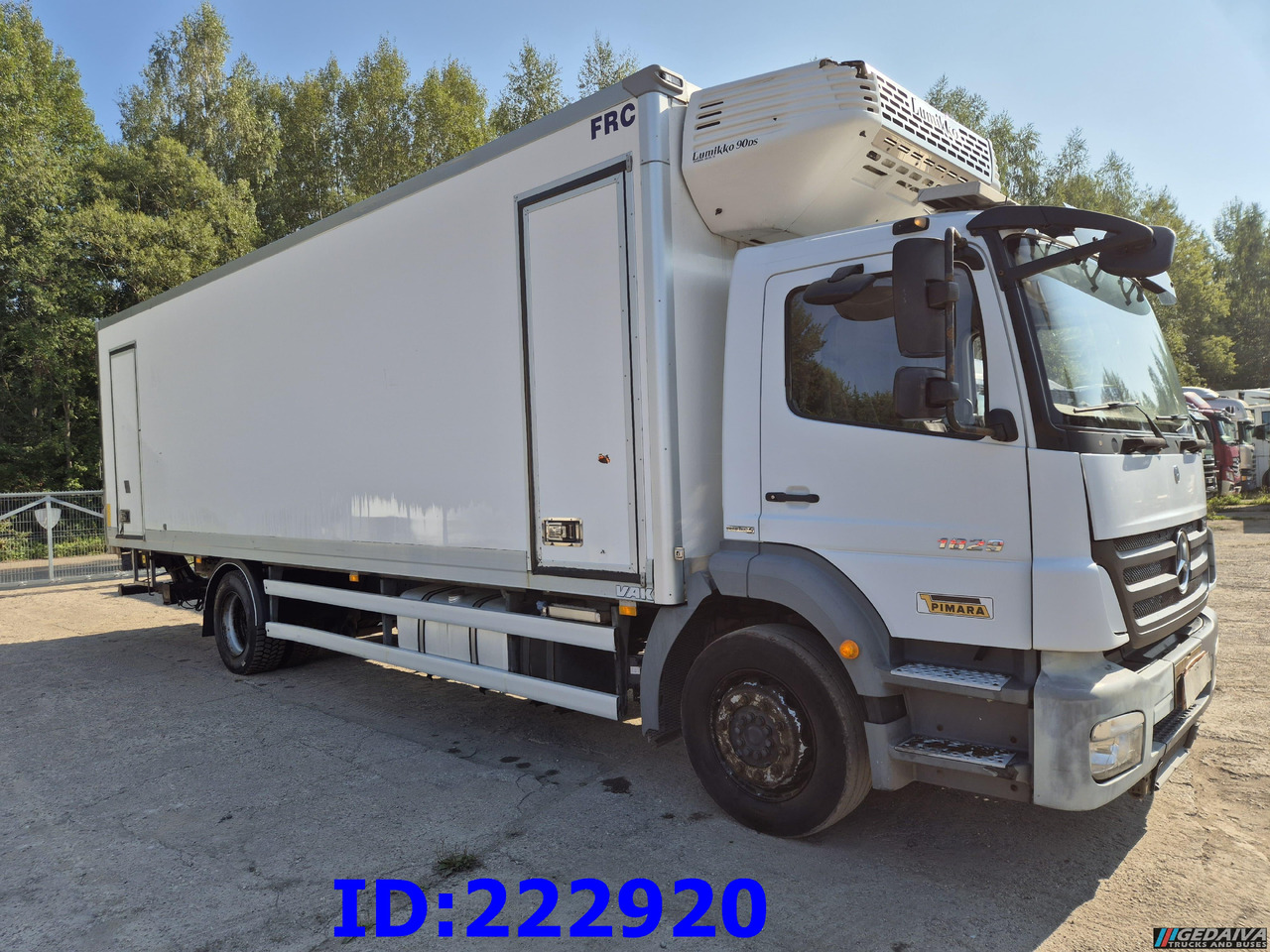 MERCEDES-BENZ Axor 1829 Manual + Tail lift - Hűtős teherautó: 4 kép. MERCEDES-BENZ Axor 1829 Manual + Tail lift - Hűtős teherautó: 4 kép.