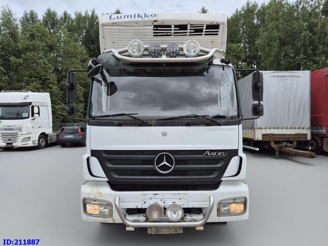 MERCEDES-BENZ Axor 1833 - Manual - Hűtős teherautó: 2 kép. MERCEDES-BENZ Axor 1833 - Manual - Hűtős teherautó: 2 kép.