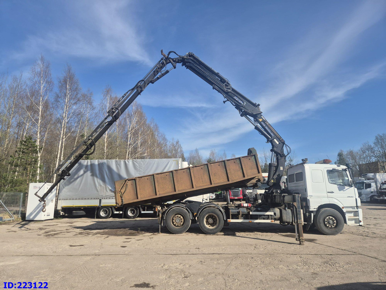 MERCEDES-BENZ Axor 2533 6x2 + Atlas 332.3E Crane - Billenőplatós teherautó: 5 kép. MERCEDES-BENZ Axor 2533 6x2 + Atlas 332.3E Crane - Billenőplatós teherautó: 5 kép.