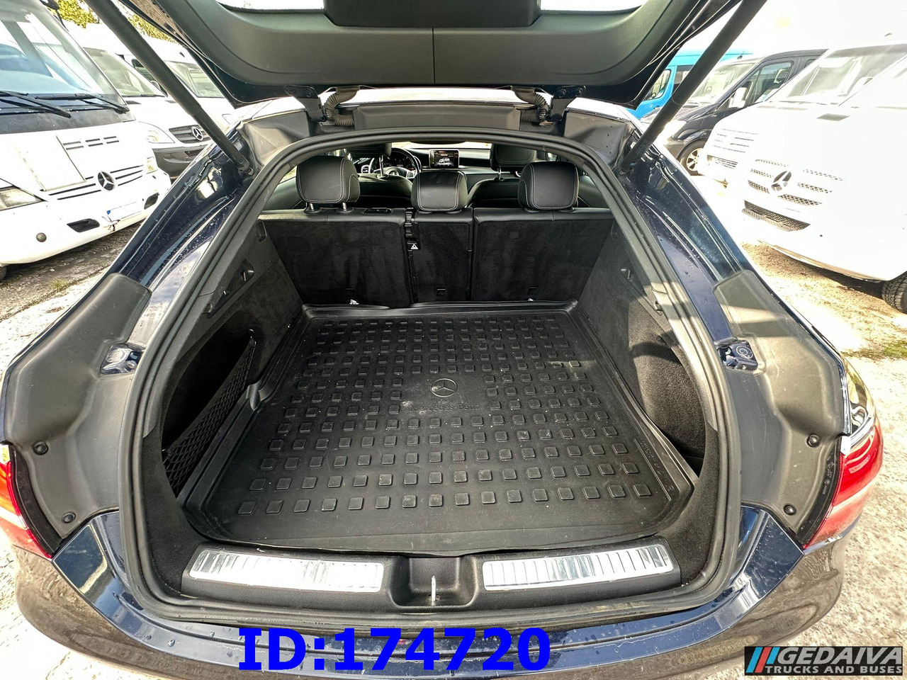MERCEDES-BENZ GLC Coupe 220 4x4 - Terepjáró/ SUV: 5 kép. MERCEDES-BENZ GLC Coupe 220 4x4 - Terepjáró/ SUV: 5 kép.