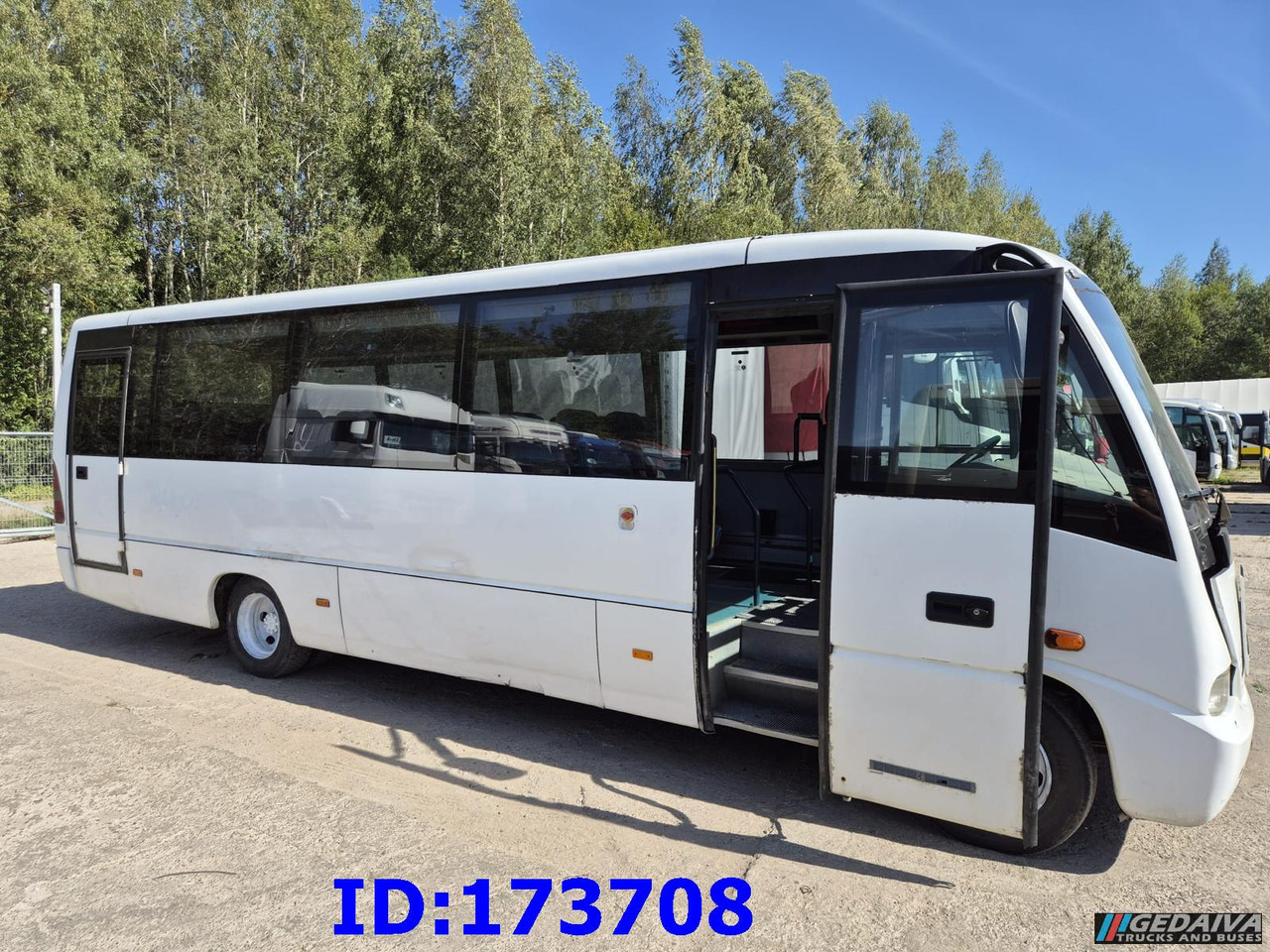 MERCEDES-BENZ Medio 30 Seat - Távolsági busz: 5 kép. MERCEDES-BENZ Medio 30 Seat - Távolsági busz: 5 kép.