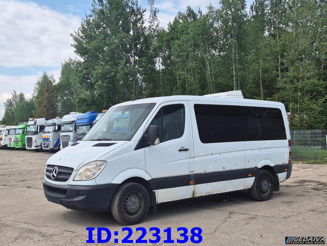 MERCEDES-BENZ Sprinter 213 - Euro5 - Távolsági busz: 3 kép. MERCEDES-BENZ Sprinter 213 - Euro5 - Távolsági busz: 3 kép.