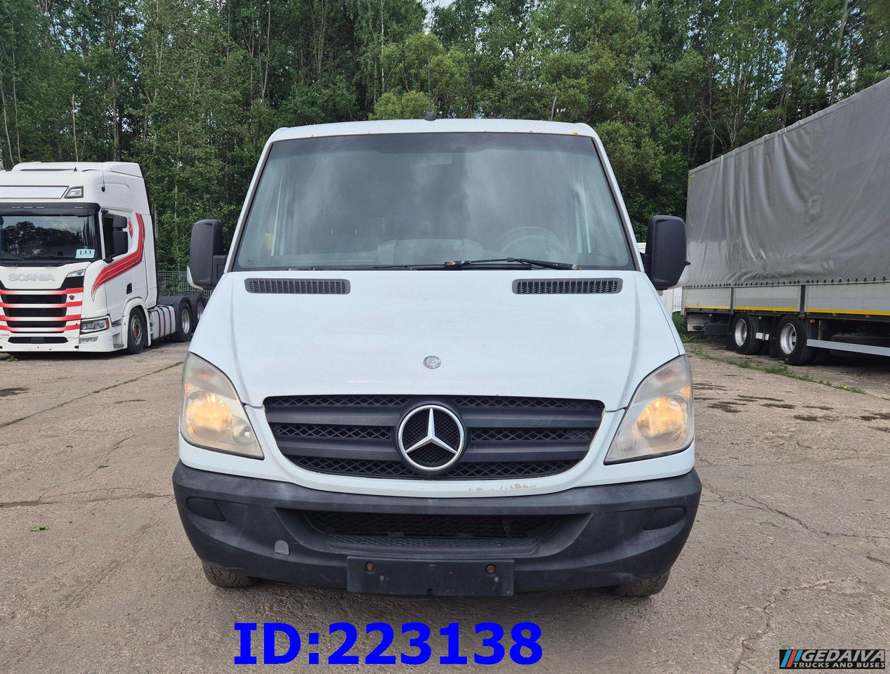 MERCEDES-BENZ Sprinter 213 - Euro5 - Távolsági busz: 2 kép. MERCEDES-BENZ Sprinter 213 - Euro5 - Távolsági busz: 2 kép.