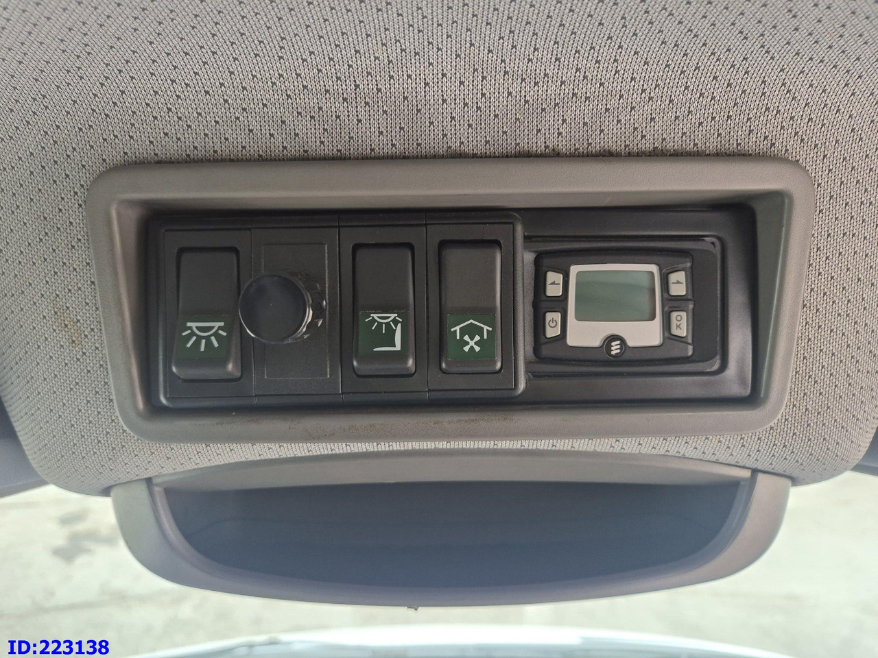 Távolsági busz MERCEDES-BENZ Sprinter 213 - Euro5: 18 kép.