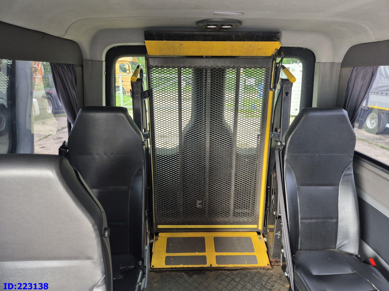 Távolsági busz MERCEDES-BENZ Sprinter 213 - Euro5: 16 kép.