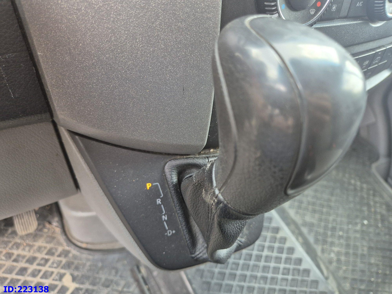 Távolsági busz MERCEDES-BENZ Sprinter 213 - Euro5: 12 kép.