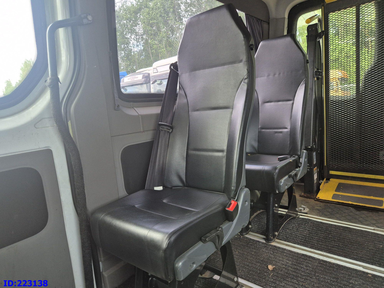 Távolsági busz MERCEDES-BENZ Sprinter 213 - Euro5: 15 kép.