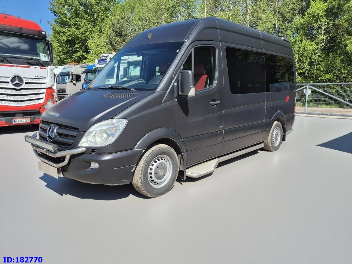 MERCEDES-BENZ Sprinter 319 VIP Euro5 - Minibusz, Kisbusz: 4 kép. MERCEDES-BENZ Sprinter 319 VIP Euro5 - Minibusz, Kisbusz: 4 kép.
