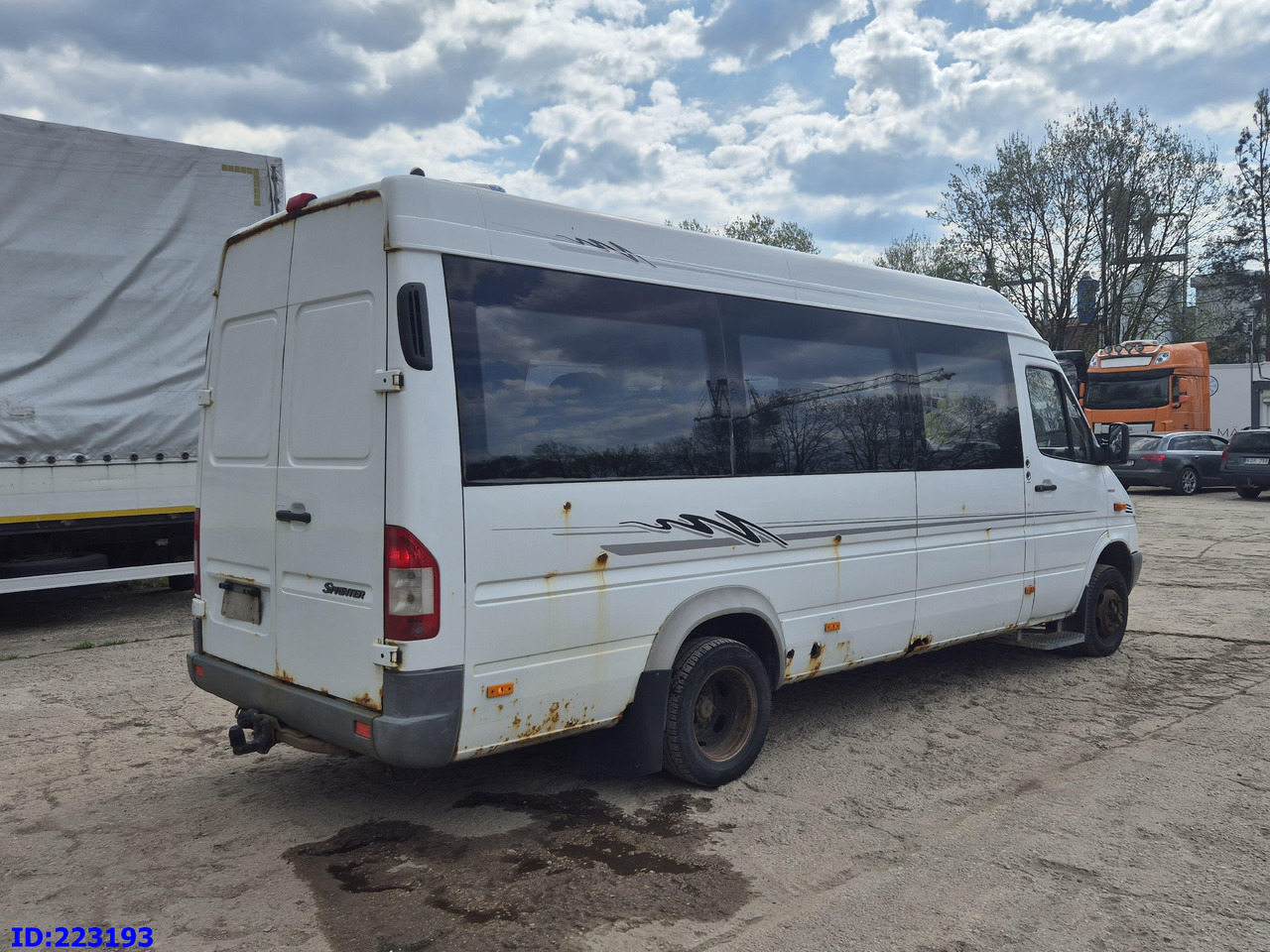 MERCEDES-BENZ Sprinter 416 VIP AC 17-seater - Távolsági busz: 5 kép. MERCEDES-BENZ Sprinter 416 VIP AC 17-seater - Távolsági busz: 5 kép.