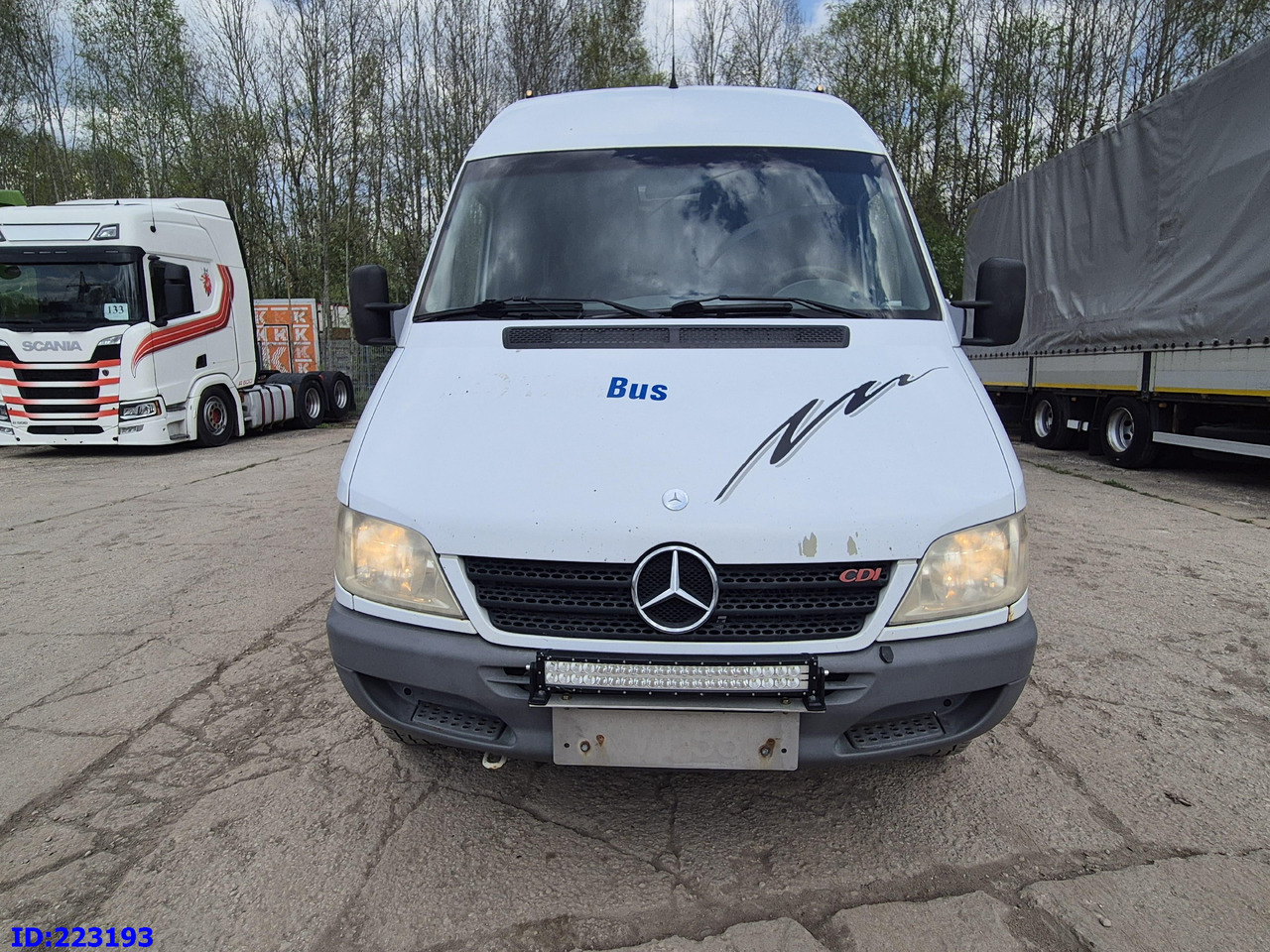 MERCEDES-BENZ Sprinter 416 VIP AC 17-seater - Távolsági busz: 2 kép. MERCEDES-BENZ Sprinter 416 VIP AC 17-seater - Távolsági busz: 2 kép.