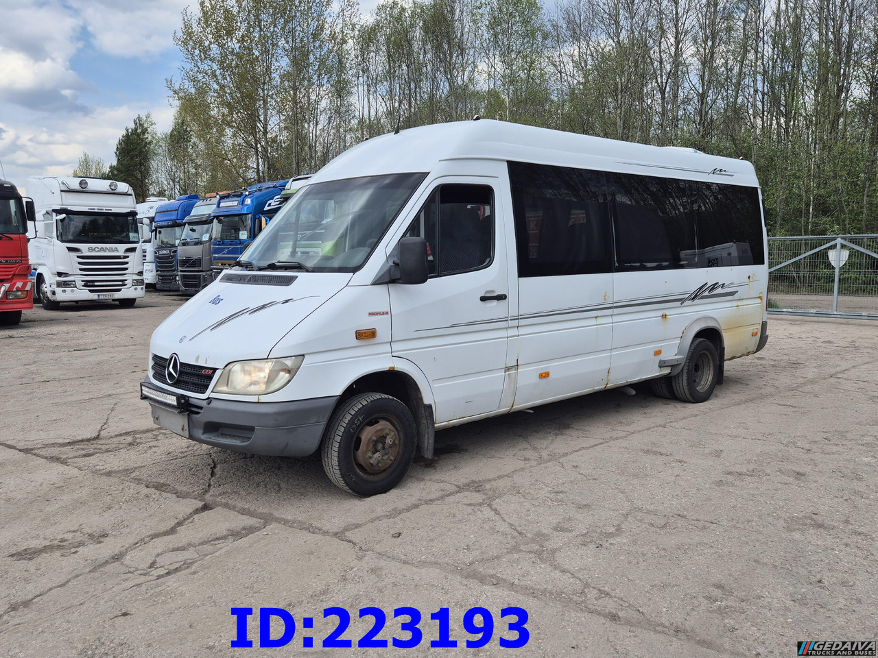 MERCEDES-BENZ Sprinter 416 VIP AC 17-seater - Távolsági busz: 1 kép. MERCEDES-BENZ Sprinter 416 VIP AC 17-seater - Távolsági busz: 1 kép.