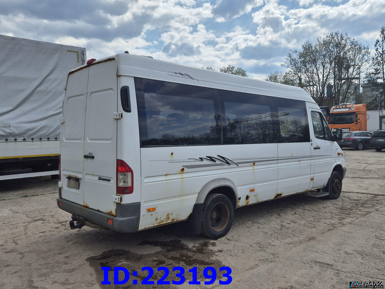 MERCEDES-BENZ Sprinter 416 VIP AC 17-seater - Távolsági busz: 5 kép. MERCEDES-BENZ Sprinter 416 VIP AC 17-seater - Távolsági busz: 5 kép.
