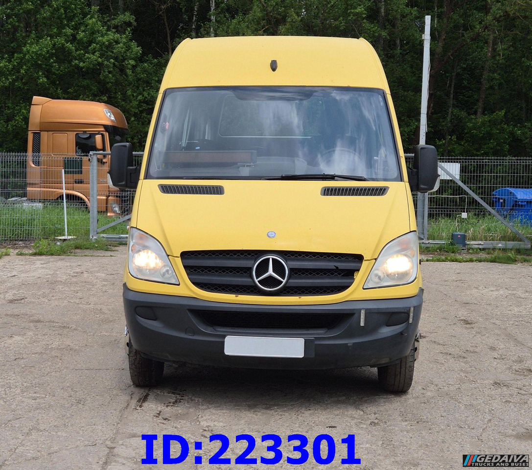 MERCEDES-BENZ Sprinter 515 TRANSFER 23 PLACES - Távolsági busz: 2 kép. MERCEDES-BENZ Sprinter 515 TRANSFER 23 PLACES - Távolsági busz: 2 kép.