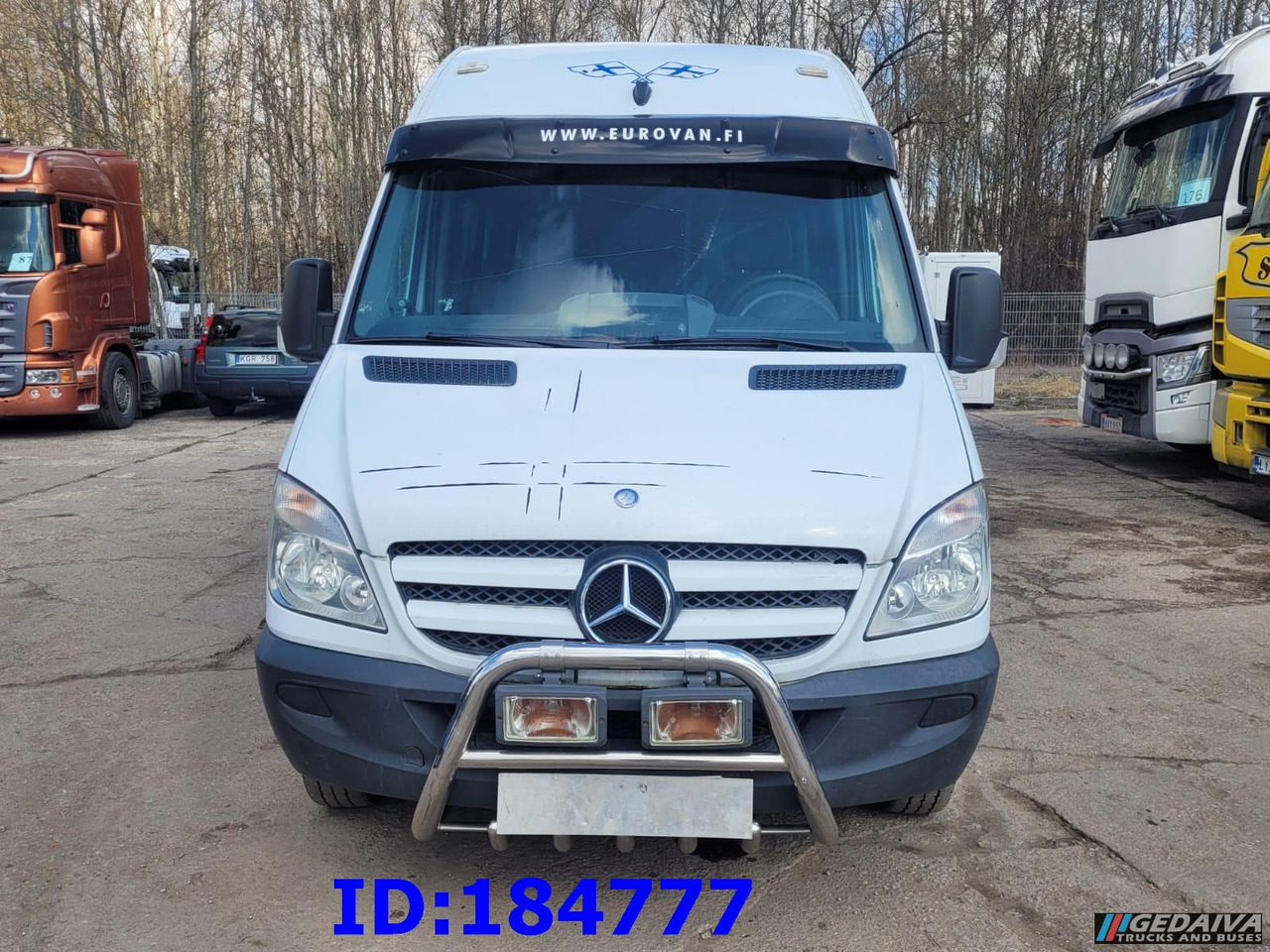 MERCEDES-BENZ Sprinter 515 Transfer 20-seater - Távolsági busz: 2 kép. MERCEDES-BENZ Sprinter 515 Transfer 20-seater - Távolsági busz: 2 kép.