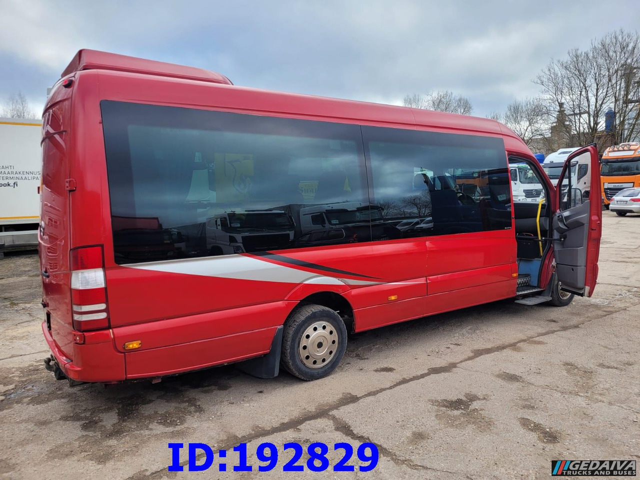 MERCEDES-BENZ Sprinter 515 VIP 17place - Távolsági busz: 5 kép. MERCEDES-BENZ Sprinter 515 VIP 17place - Távolsági busz: 5 kép.