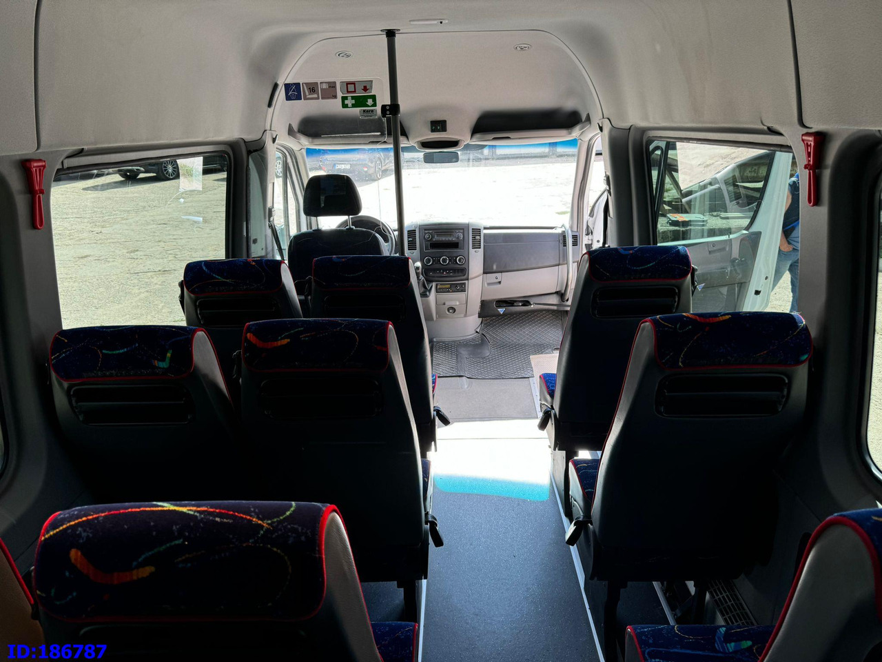 Távolsági busz MERCEDES-BENZ Sprinter 516 - 17-seater - Euro5: 18 kép.