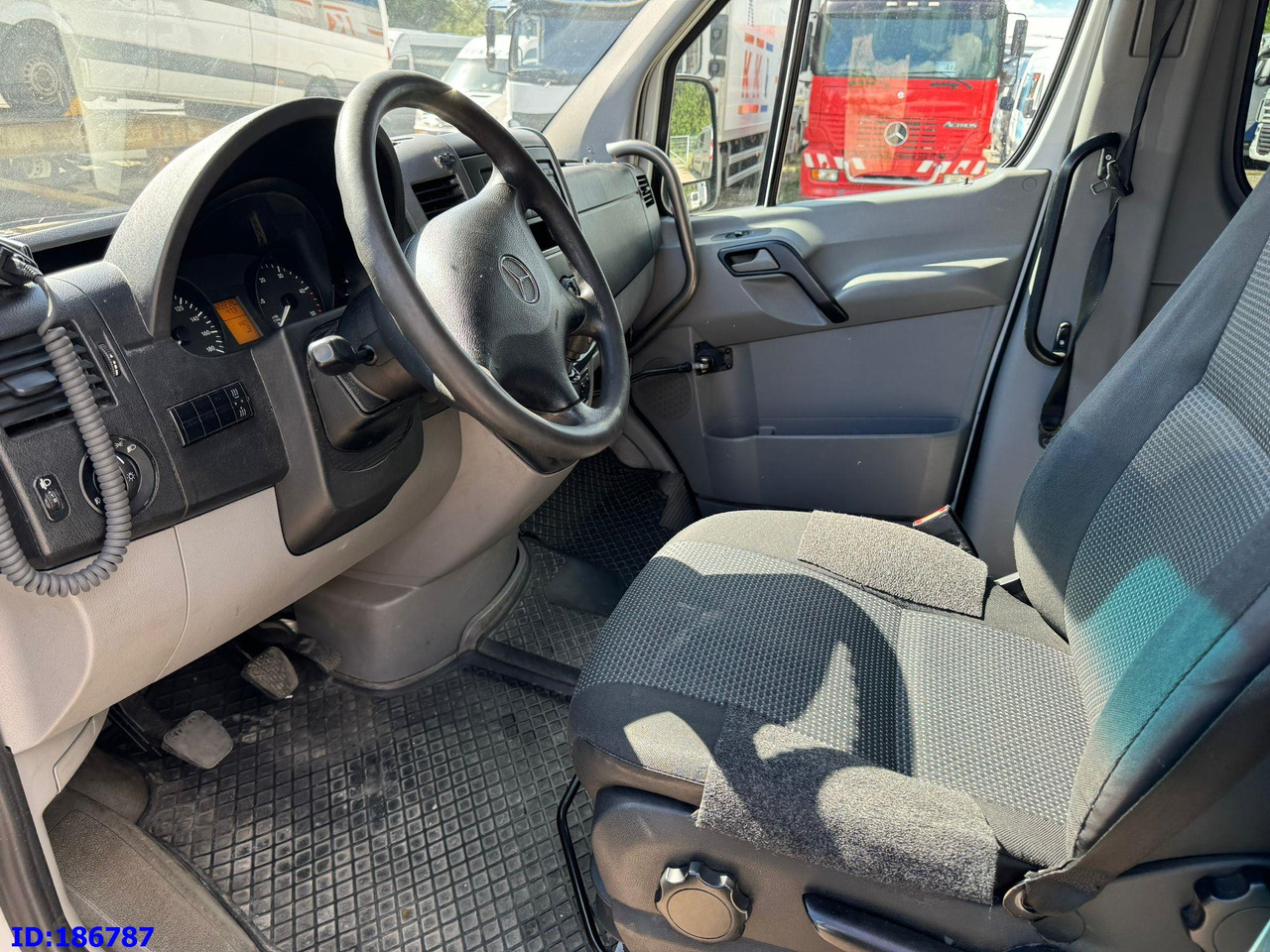 Távolsági busz MERCEDES-BENZ Sprinter 516 - 17-seater - Euro5: 8 kép.