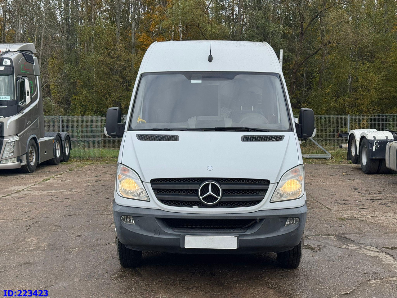 MERCEDES-BENZ Sprinter 516 Euro 5 Avestark 20-seater - Távolsági busz: 2 kép. MERCEDES-BENZ Sprinter 516 Euro 5 Avestark 20-seater - Távolsági busz: 2 kép.