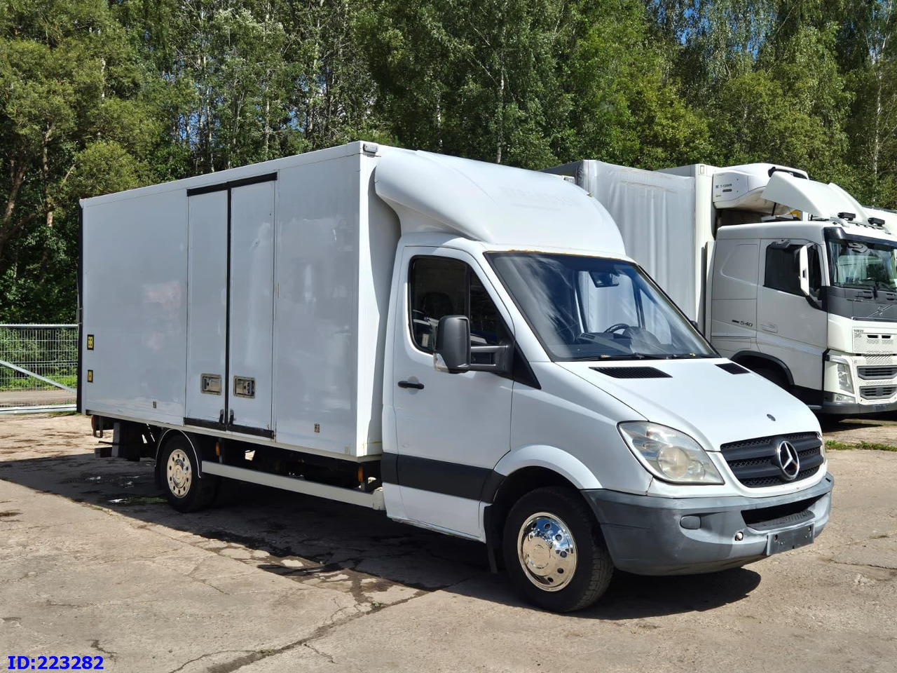 MERCEDES-BENZ Sprinter 516 SUPER - Dobozos kisteherautó: 4 kép. MERCEDES-BENZ Sprinter 516 SUPER - Dobozos kisteherautó: 4 kép.