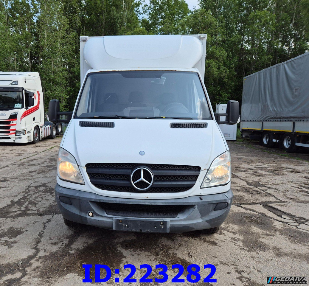 MERCEDES-BENZ Sprinter 516 SUPER - Dobozos felépítményű teherautó: 2 kép. MERCEDES-BENZ Sprinter 516 SUPER - Dobozos felépítményű teherautó: 2 kép.