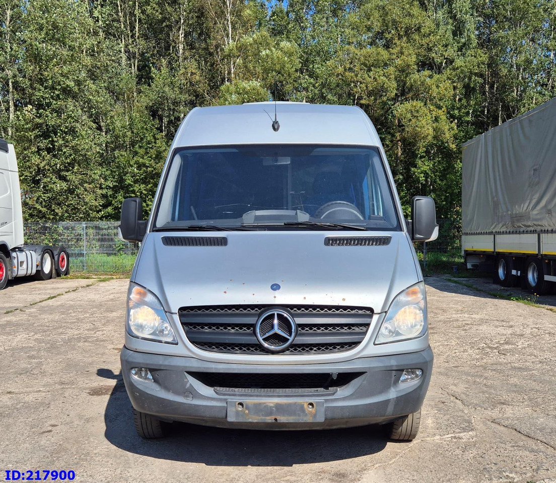 MERCEDES-BENZ Sprinter 516 - VIP - 17 places - Távolsági busz: 2 kép. MERCEDES-BENZ Sprinter 516 - VIP - 17 places - Távolsági busz: 2 kép.