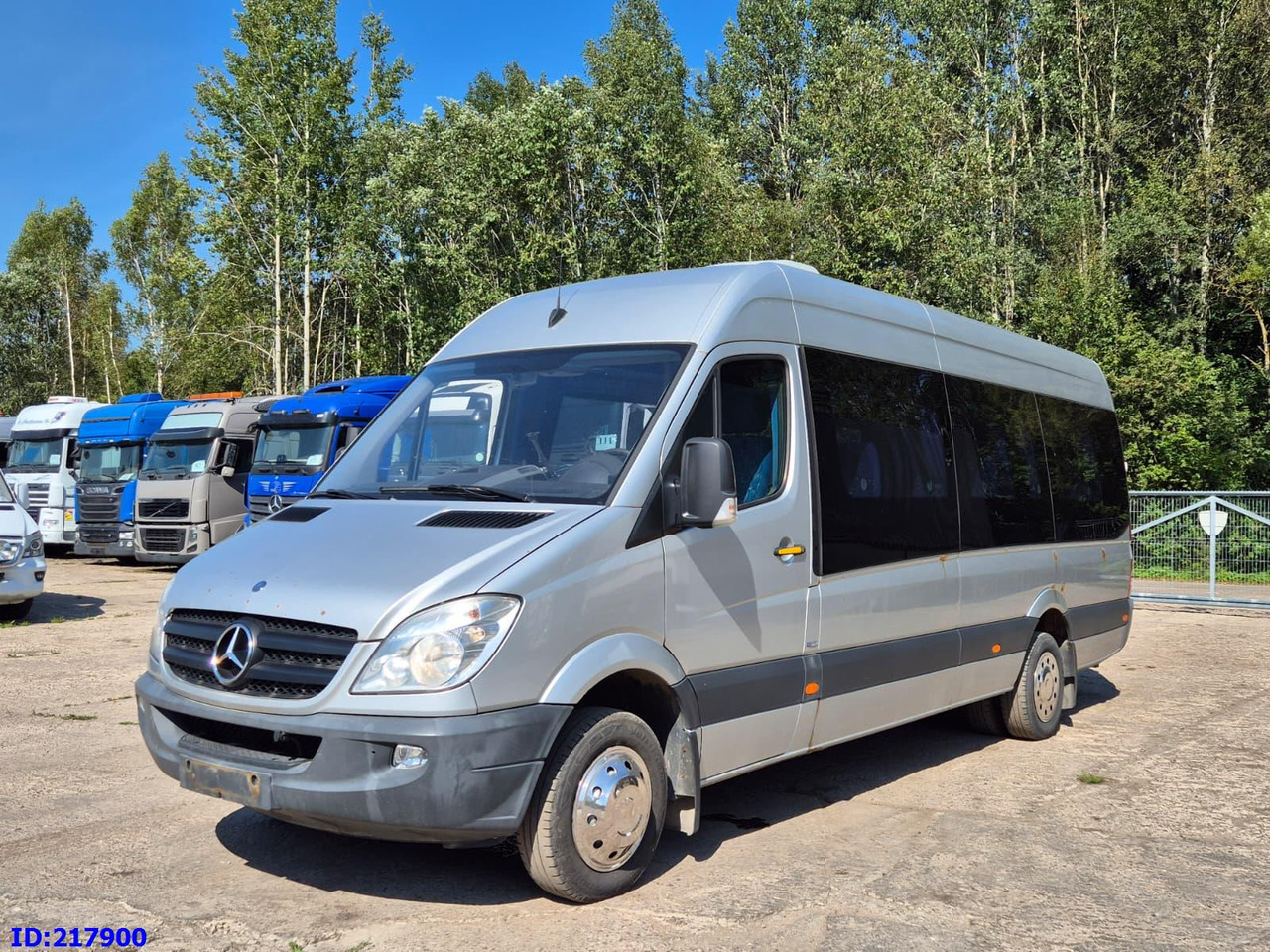MERCEDES-BENZ Sprinter 516 - VIP - 17 places - Távolsági busz: 1 kép. MERCEDES-BENZ Sprinter 516 - VIP - 17 places - Távolsági busz: 1 kép.
