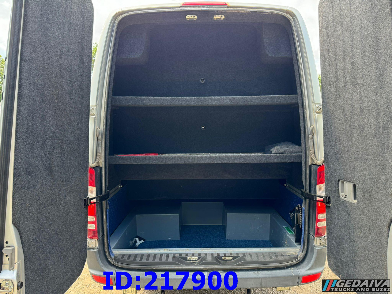 MERCEDES-BENZ Sprinter 516 - VIP - 17 places - Távolsági busz: 5 kép. MERCEDES-BENZ Sprinter 516 - VIP - 17 places - Távolsági busz: 5 kép.