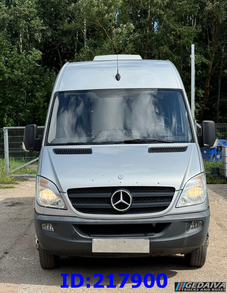 MERCEDES-BENZ Sprinter 516 - VIP - 17 places - Távolsági busz: 2 kép. MERCEDES-BENZ Sprinter 516 - VIP - 17 places - Távolsági busz: 2 kép.