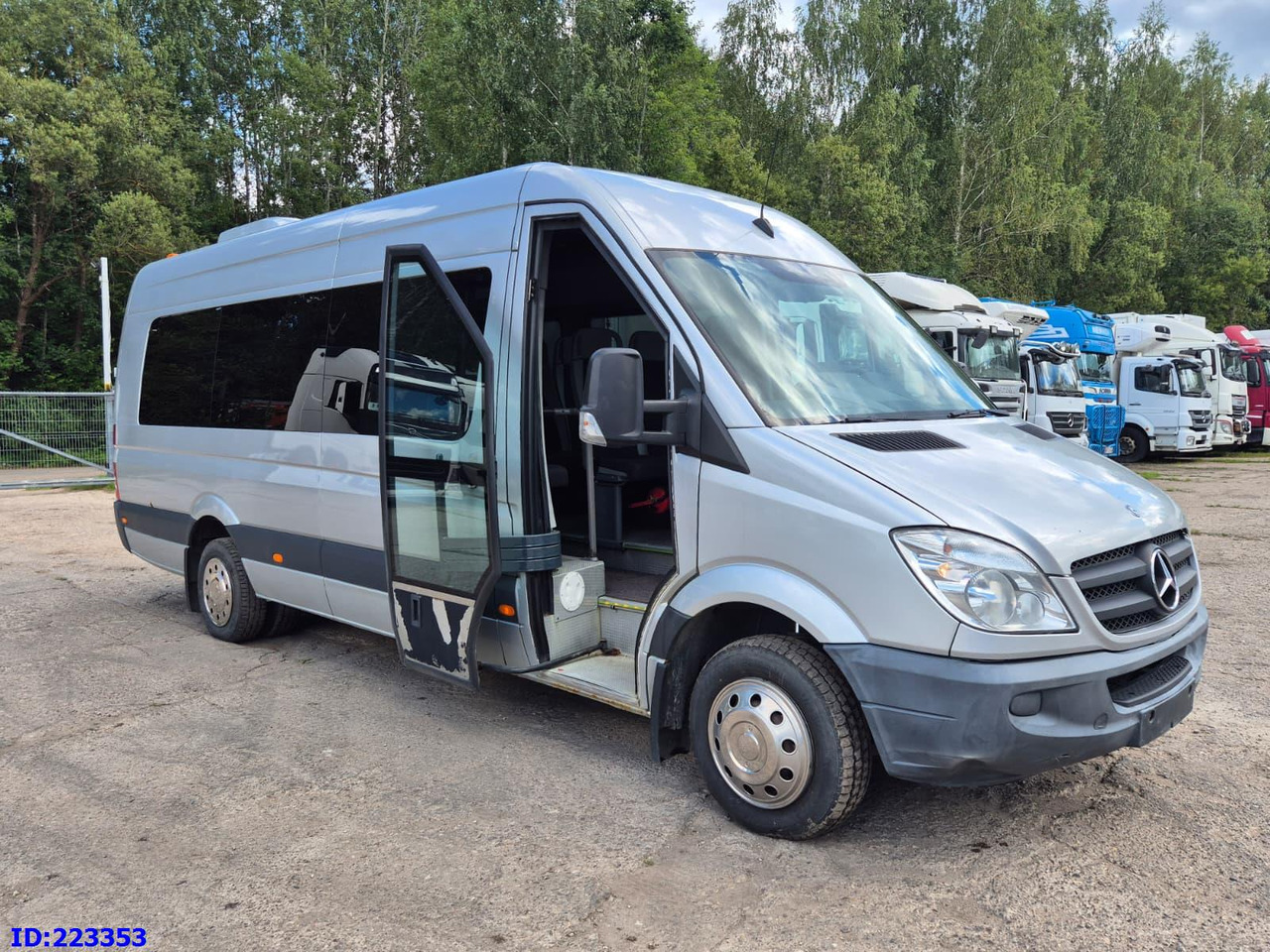 MERCEDES-BENZ Sprinter 518 - 23 Seater - Távolsági busz: 4 kép. MERCEDES-BENZ Sprinter 518 - 23 Seater - Távolsági busz: 4 kép.