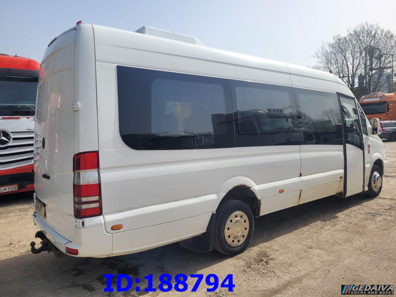 MERCEDES-BENZ Sprinter 518 - Kasten VIP - 20 Seater - Távolsági busz: 5 kép. MERCEDES-BENZ Sprinter 518 - Kasten VIP - 20 Seater - Távolsági busz: 5 kép.
