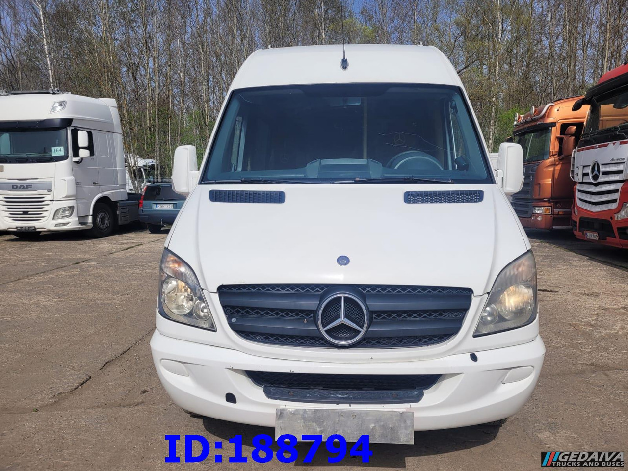 MERCEDES-BENZ Sprinter 518 - Kasten VIP - 20 Seater - Távolsági busz: 2 kép. MERCEDES-BENZ Sprinter 518 - Kasten VIP - 20 Seater - Távolsági busz: 2 kép.