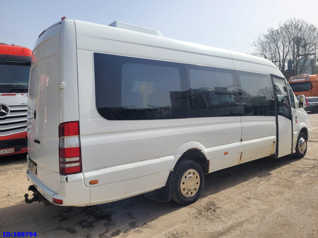 MERCEDES-BENZ Sprinter 518 - Kasten VIP - 20 Seater - Távolsági busz: 5 kép. MERCEDES-BENZ Sprinter 518 - Kasten VIP - 20 Seater - Távolsági busz: 5 kép.