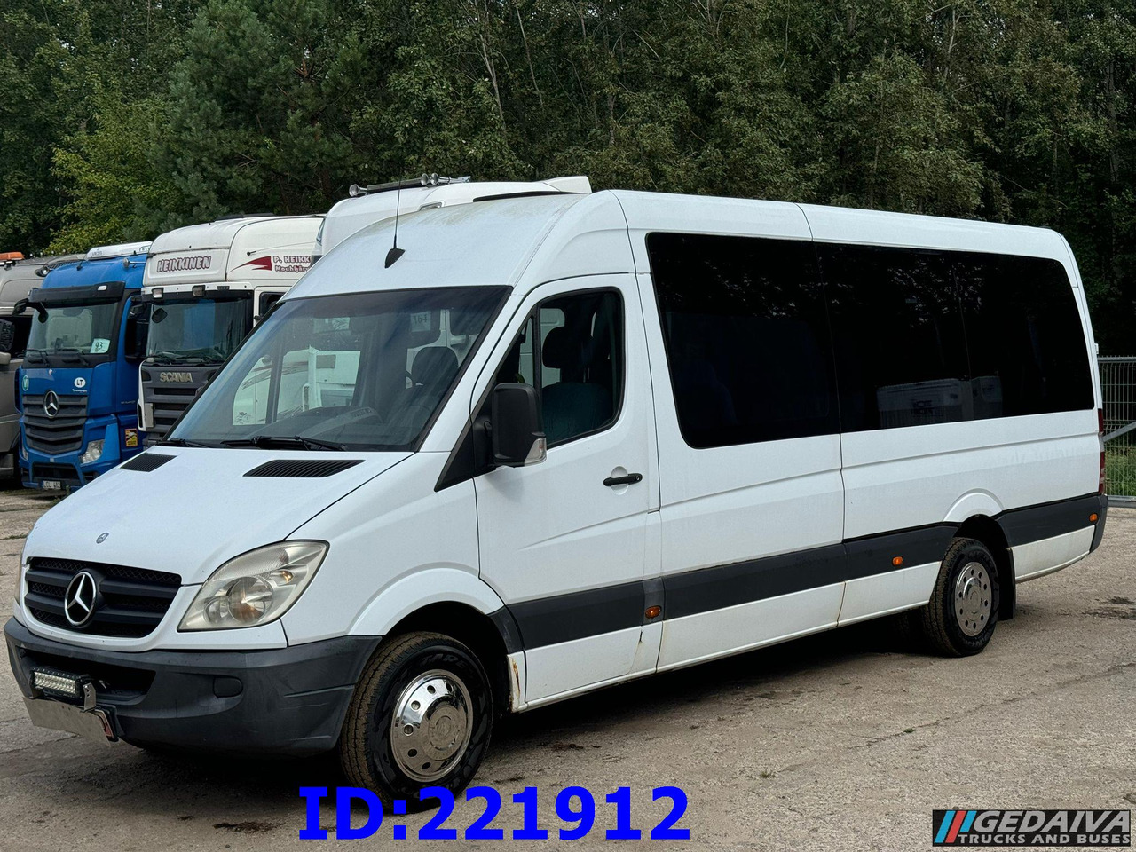 MERCEDES-BENZ Sprinter 518 VIP 17-Place - Távolsági busz: 1 kép. MERCEDES-BENZ Sprinter 518 VIP 17-Place - Távolsági busz: 1 kép.