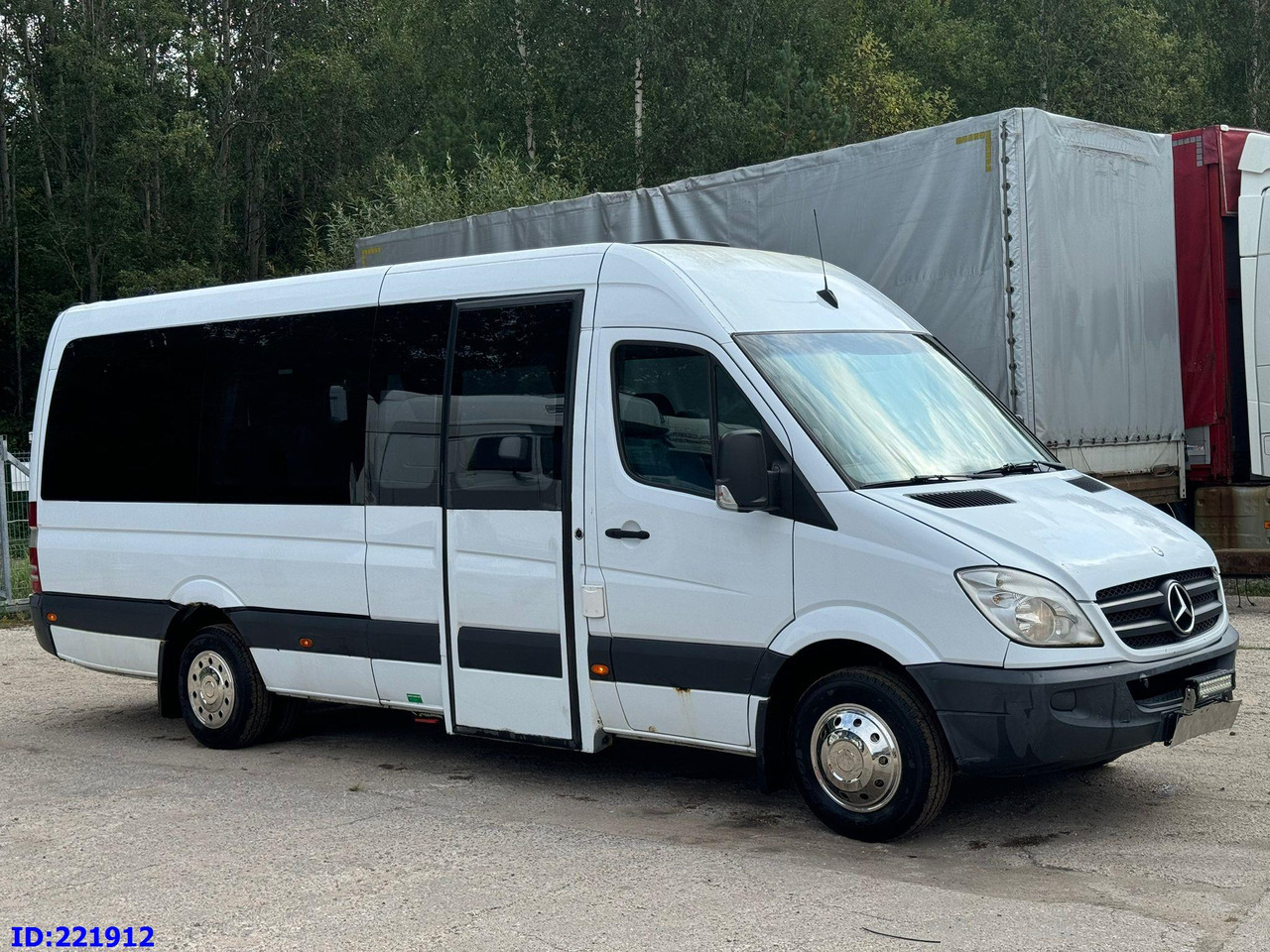 MERCEDES-BENZ Sprinter 518 VIP 17-Place - Távolsági busz: 4 kép. MERCEDES-BENZ Sprinter 518 VIP 17-Place - Távolsági busz: 4 kép.